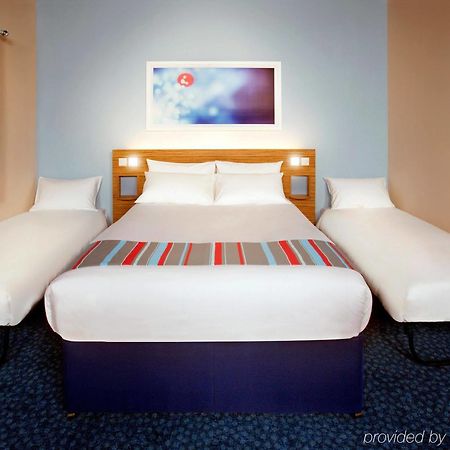 Travelodge Battersea Londra Exterior foto