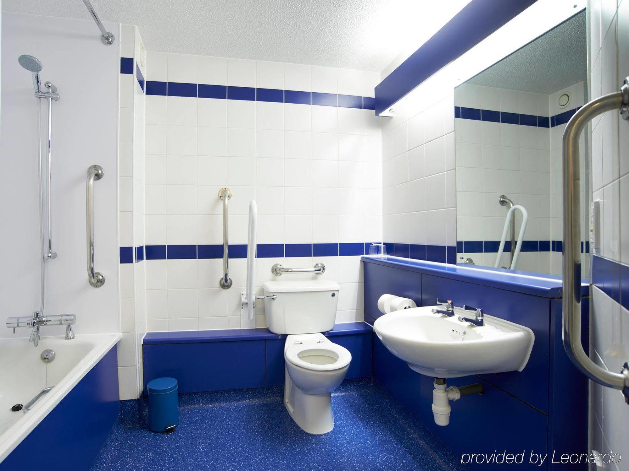 Travelodge Battersea Londra Exterior foto